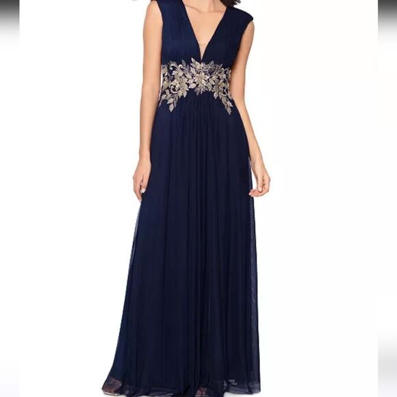 Betsy And Adam V Neck  Embroidered Gown Size 2P NWT - Picture 1 of 11